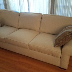 New Broyhill Sofa Couch