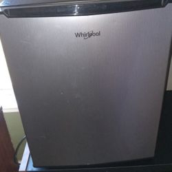 Whirlpool Mini Frigerator 