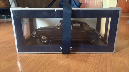 Citroen DS 23 Pallas model car