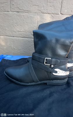Ladies Boots. Size 11.