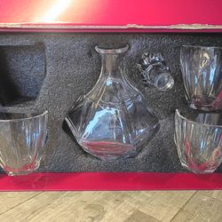 Glass cups n whiskey decanter