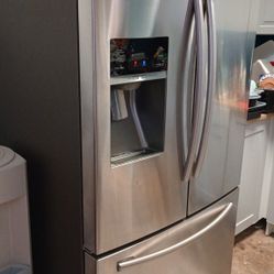 Samsung Refrigerator 36x33 In. 
