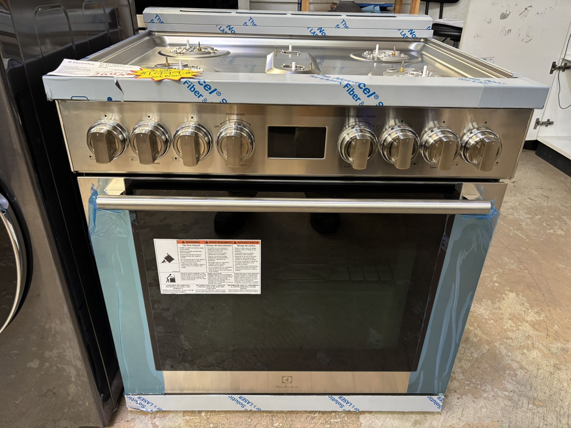 New Electrolux 30" Freestanding Gas Range