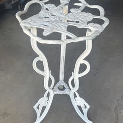 Garden table and outdoor table