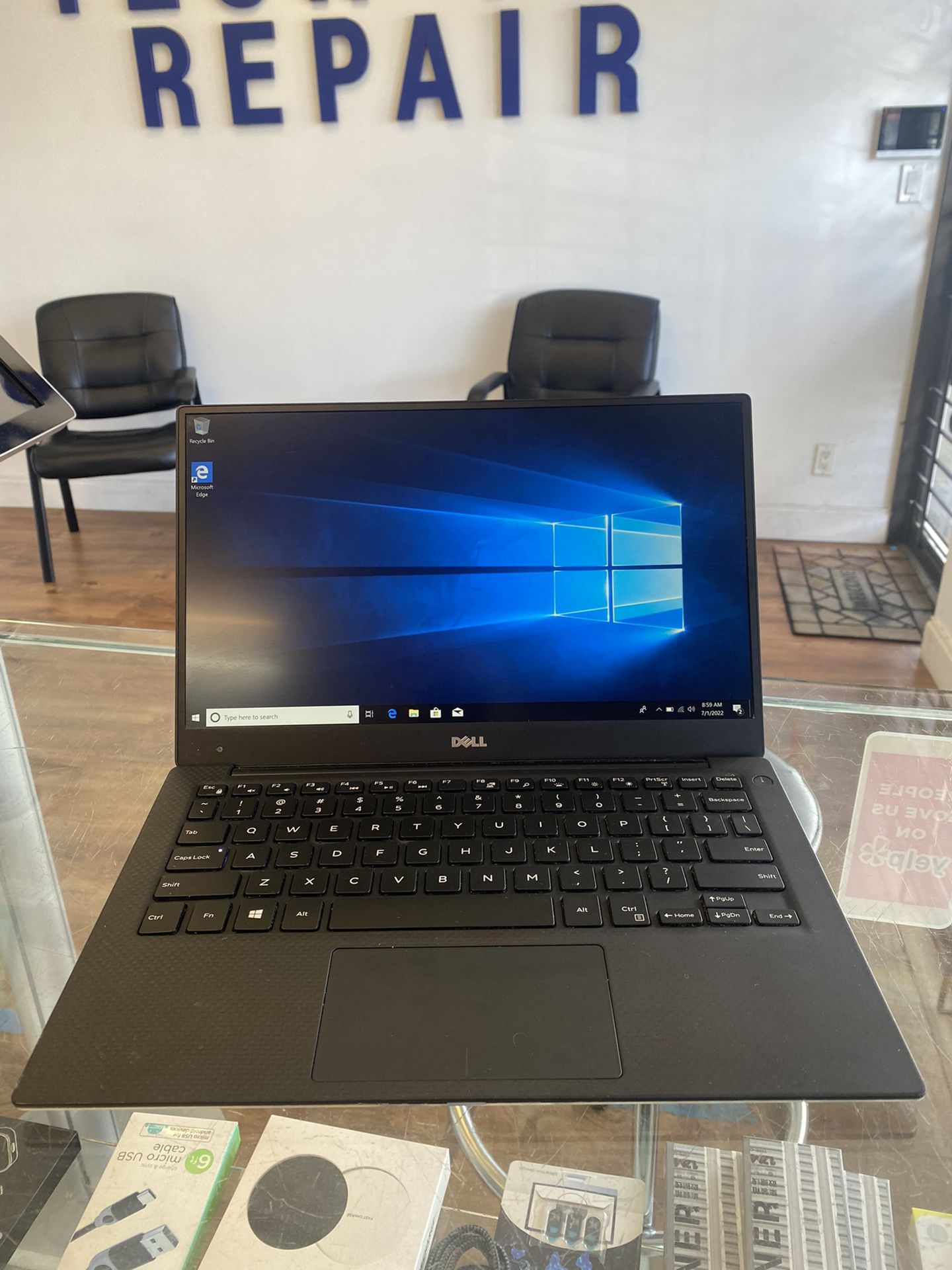 Dell XPS 13 9350 13.3” Laptop, i5, 8GB RAM, 128GB SSD. In great condition