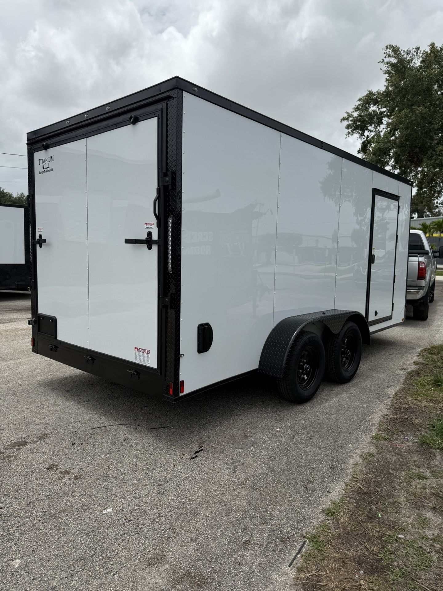 Trailer Enclosed 7 X 16 Polycore 0.80 Come With The Electric Break It’s 2025