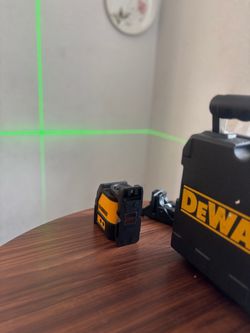 Shop DEWALT 12V MAX Lithium-Ion 165 ft. Red Self-Leveling Cross-Line Laser Level with (AA) Starter Kit and Case