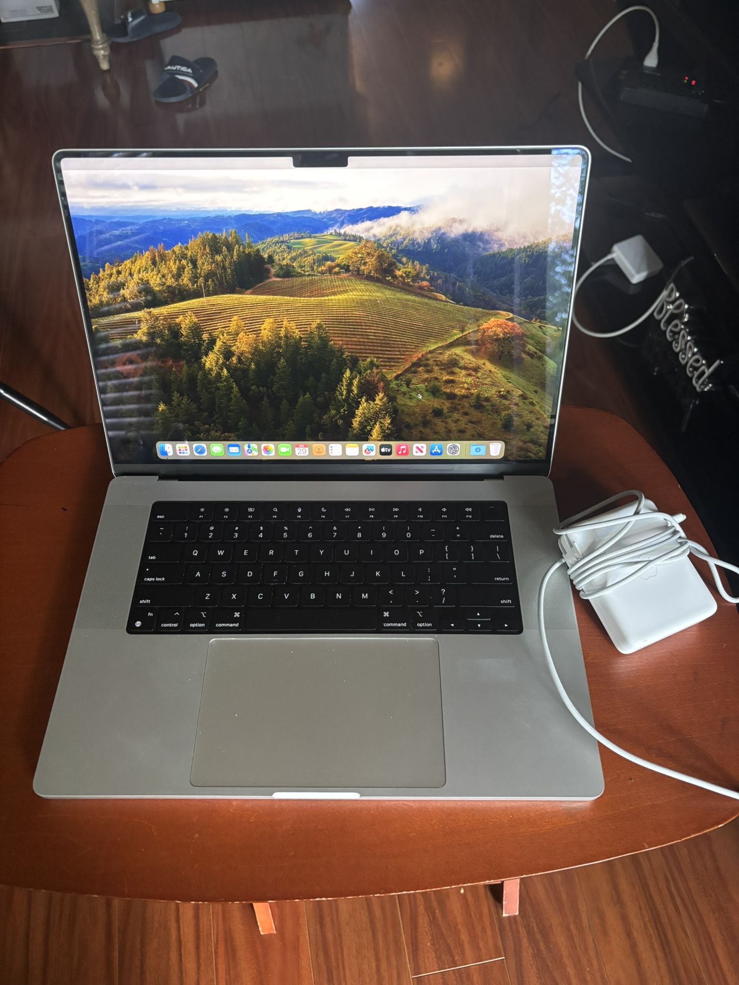 2023 Apple MacBook Pro M2 Pro 12 Core 16GB 512GB 10 Counts Charger Music & Video Software & Charger
