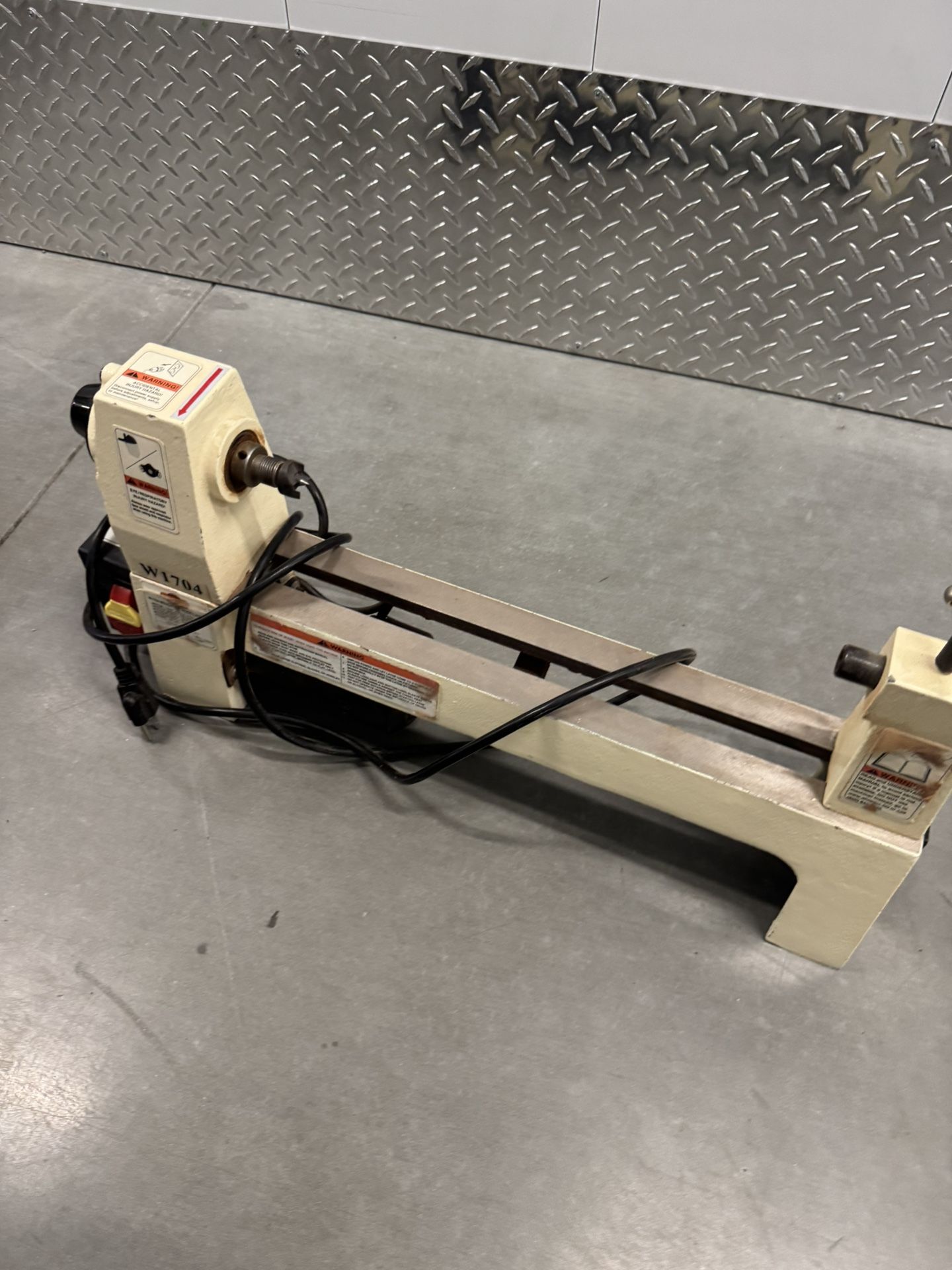 W1704 Lathe