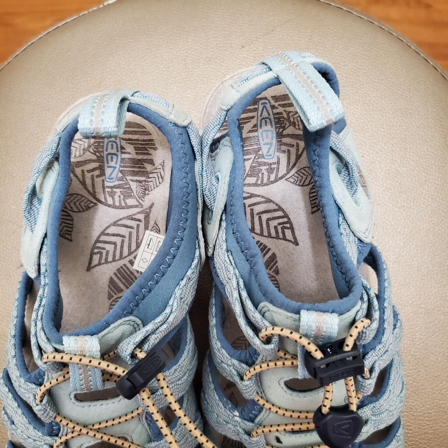 NWOB womens KEEN sandals size 7