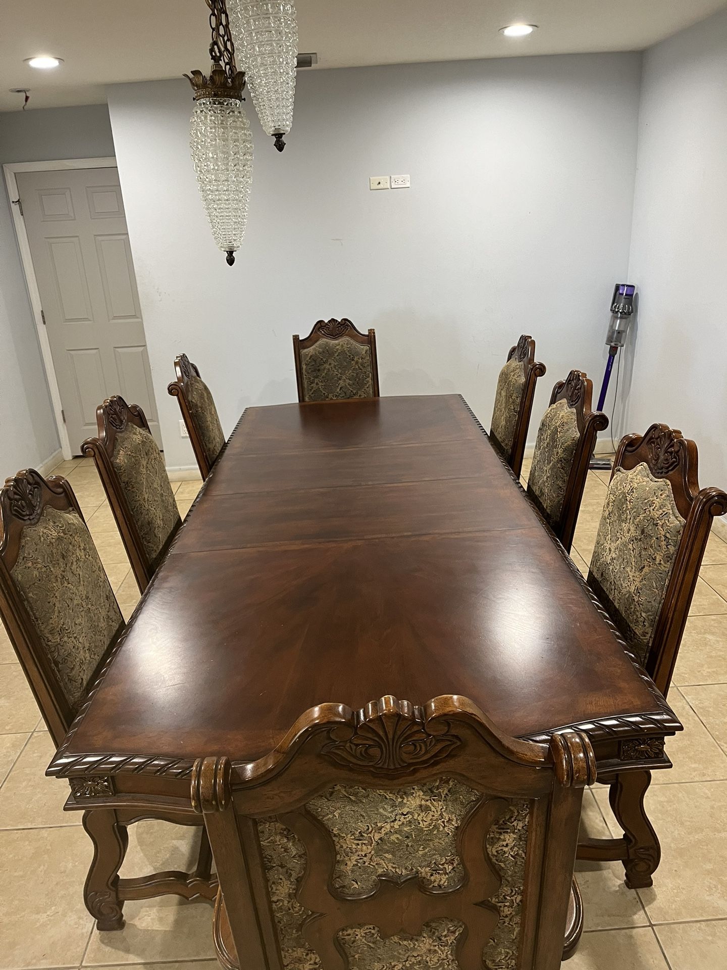 Dining room set. Solid wood. Mirror and accessories not included. 