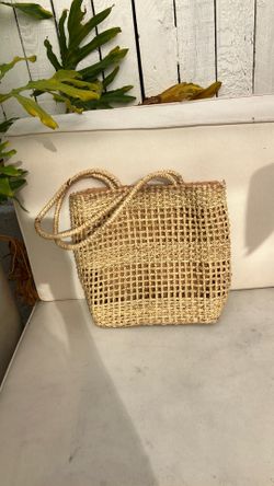 Handwoven hand bag