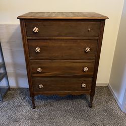 Vintage Dark Wood Stained Dresser Needs Handle 4 Drawer Chest Of Drawers for Sale in West Linn, OR - OfferUp Vintage Dark Wood Stained Dresser Needs Handle 4 Drawer Chest Of Drawers for Sale in West Linn, OR - OfferUp
