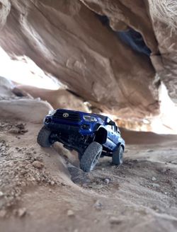 FMS Toyota Tacoma 1/24 scale rc crawler