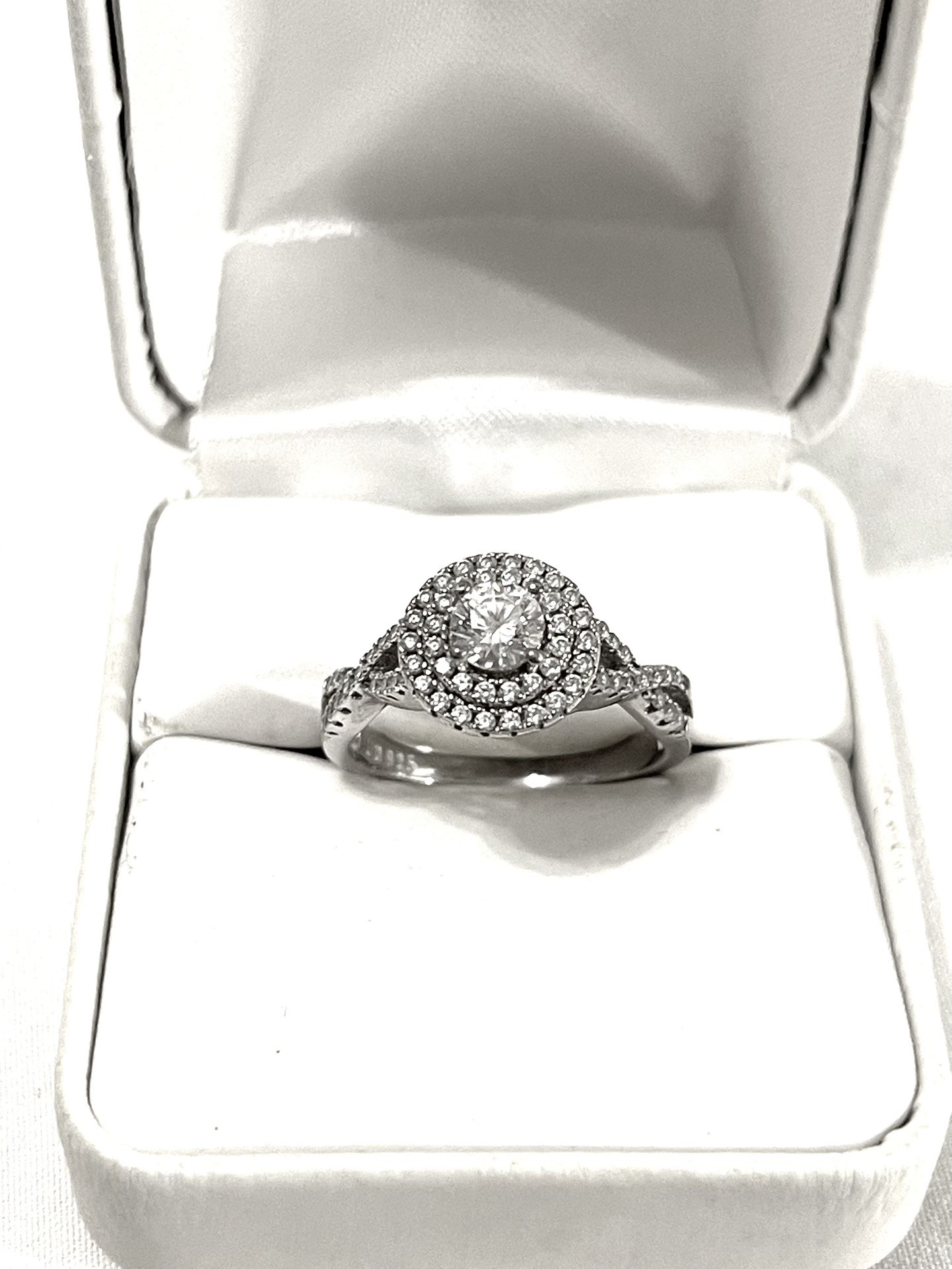 Brand New Cubic Zirconia C Diamonds Set In A Sterling Silver Wedding Ring. Size 8.