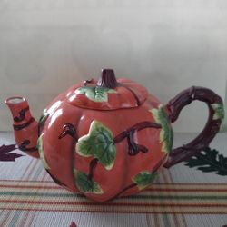 Ceramic Pumpkin Tea Pot. Excellent Condition.