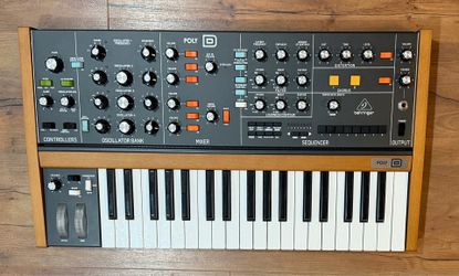BEHRINGER POLY D ANALOG SYNTHESIZER