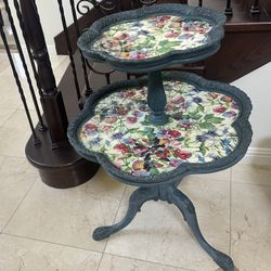 Vintage Pedestal Table: Side Table; Vintage; Antique 