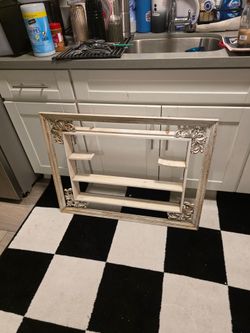 Vintage Hollywood Regency-style mirrored shadow box  or display shelf