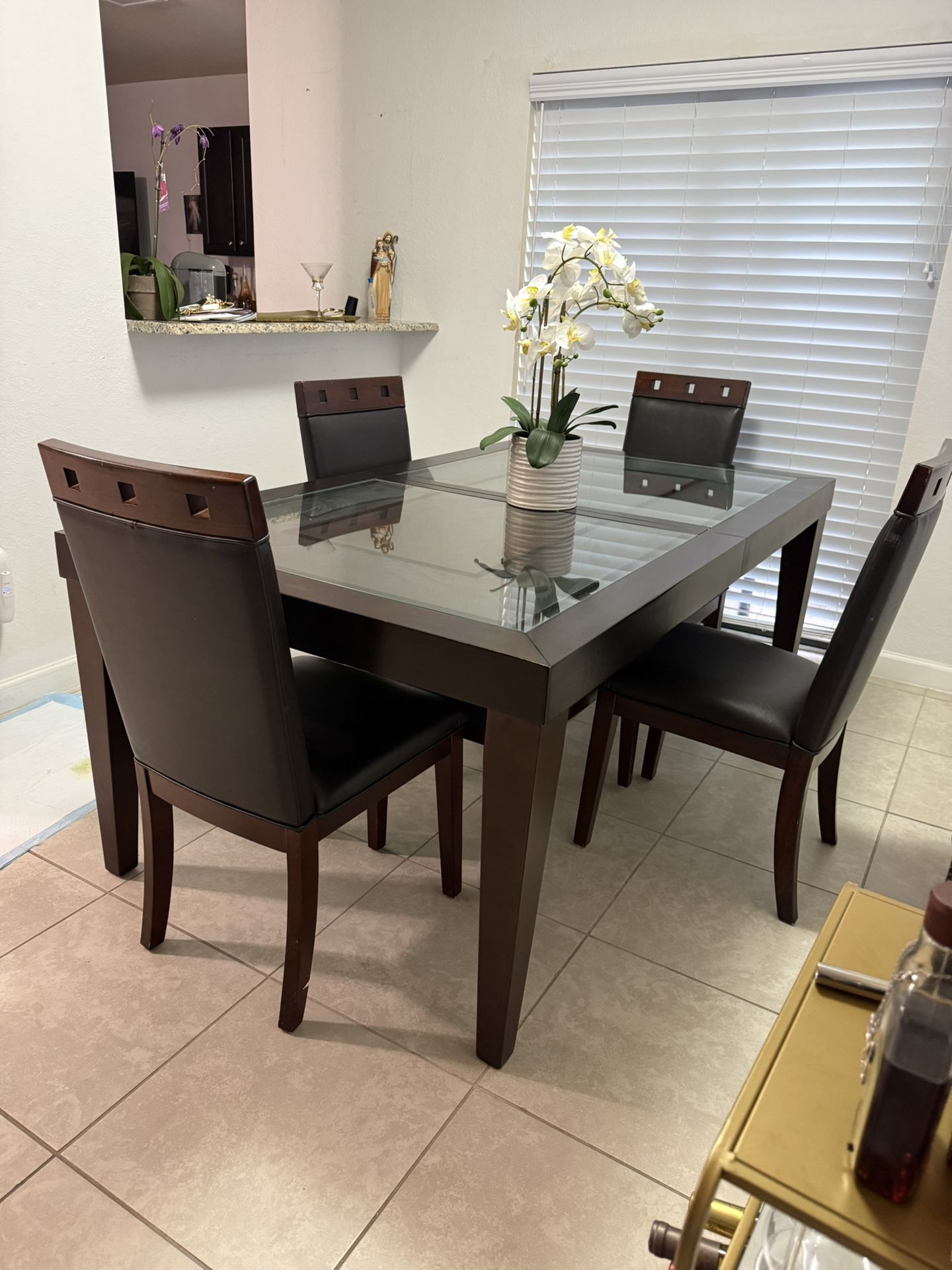 Cindy Crawford Dining Table With Chairs
