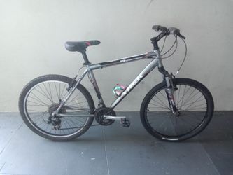 BICYCLE TREK 21 SPEED SIZE 26 BRAND NEW
