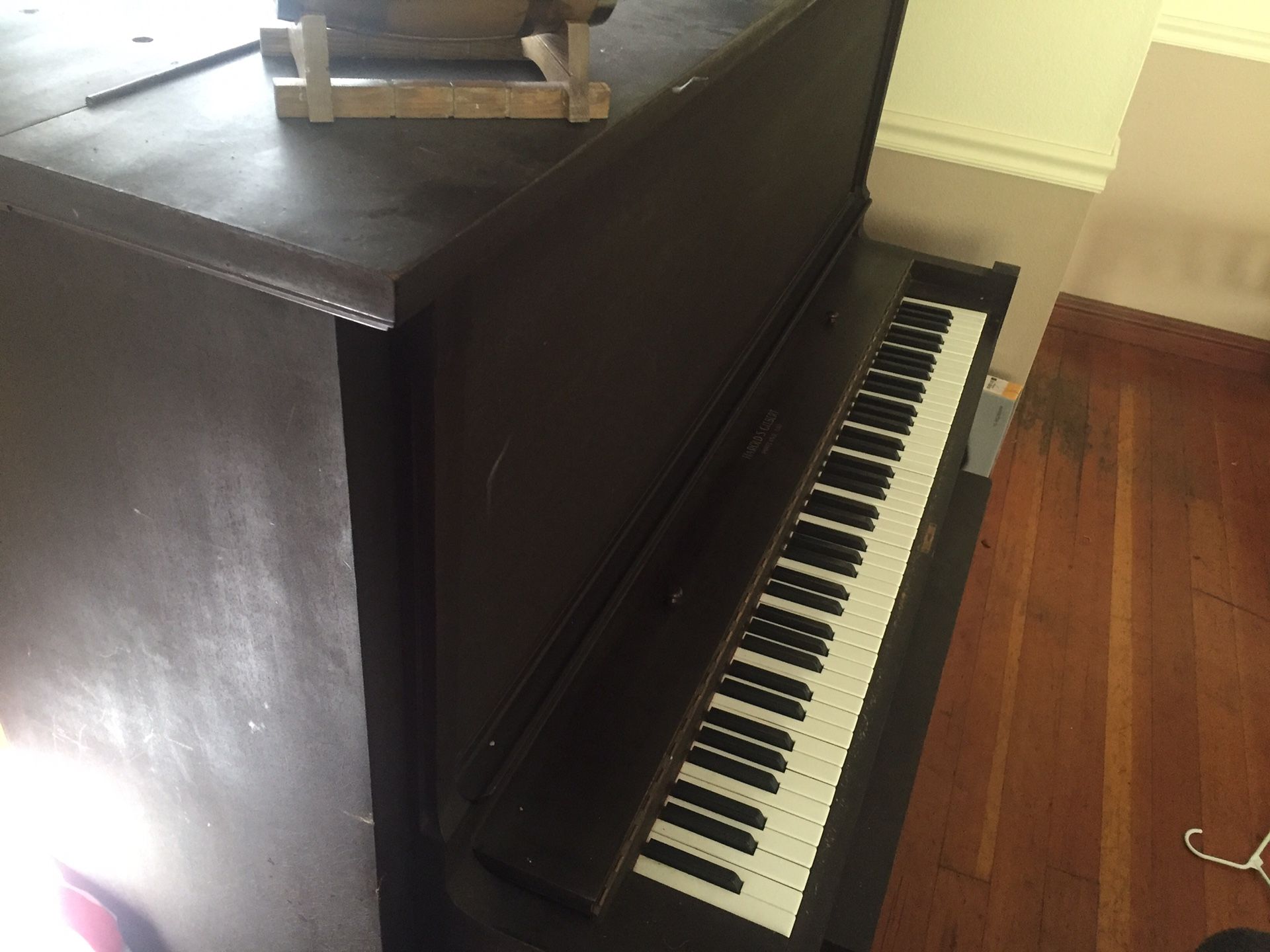 Upright piano FREE