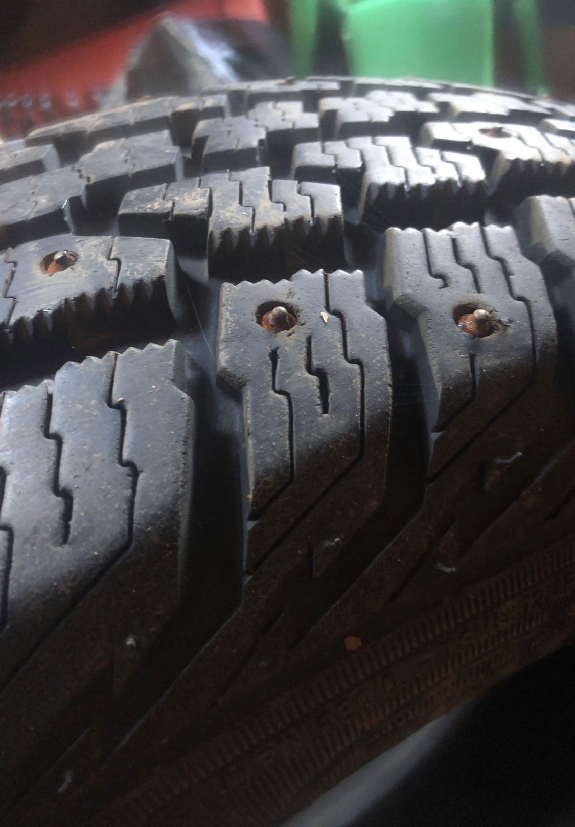 Studded Winter Cat 215/70R15