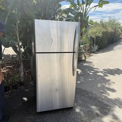 Apartment Size Refrigerator🕊️
