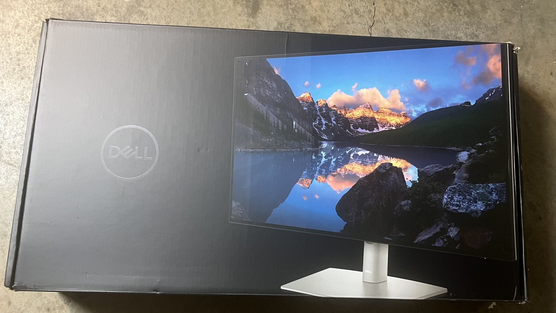 27 Inch Dell monitor Ultra sharp