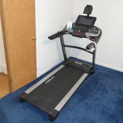 Spirit XT685 Treadmill - Very Good - Slaughter, LA