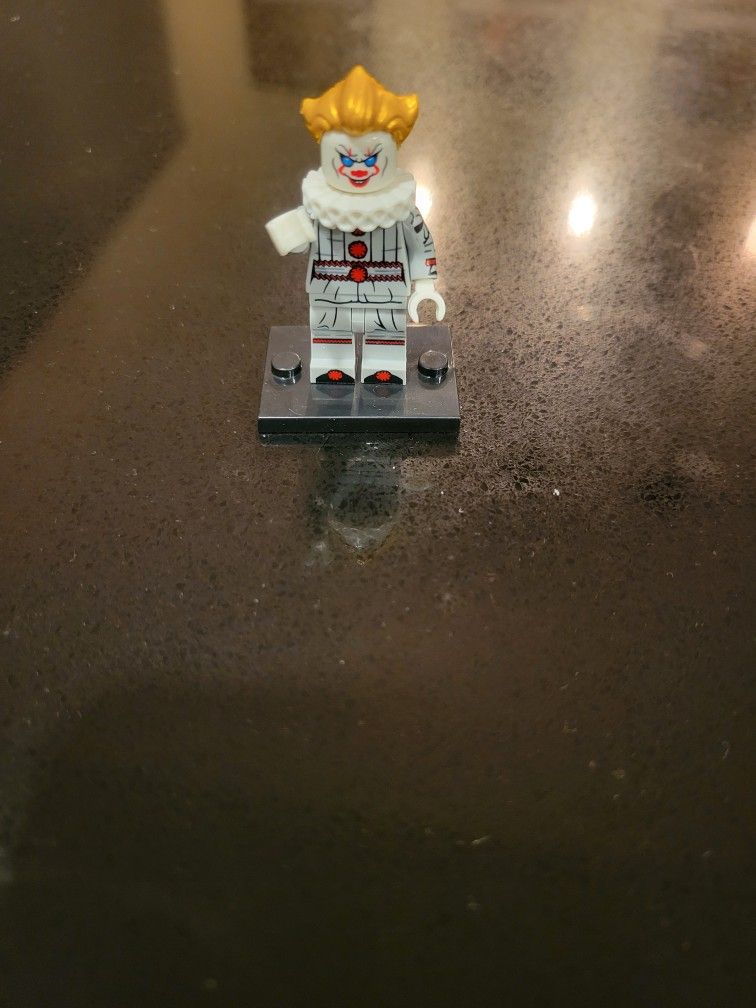 LEGO Pennywise (IT 2017) Minifigure