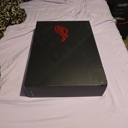 ASUS ROG G17.  17.3 QHD 240Hz GeForce RTX 4060, AMD Ryzen 9 16GB DDR5, 1TB 