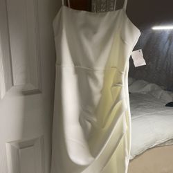 White Dress w/tags Still on Size Medium 