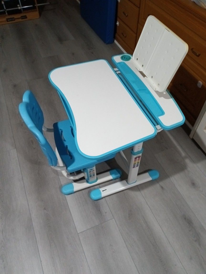 2 Height Adjustable Kids Desk And Chair Set 