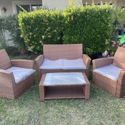 Pero Furniture Set