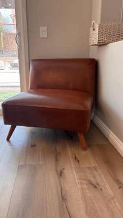 Armless chair