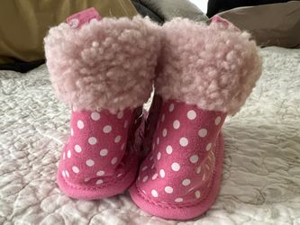 Minnie Mouse Infant Uggs Like Shoes Size 9 12 Months for Sale in Spokane WA OfferUp