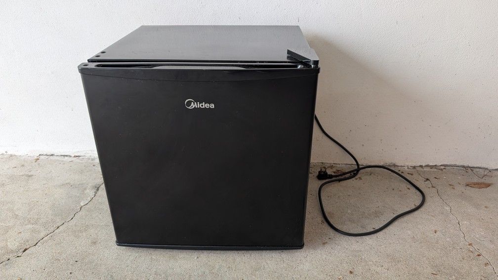 Small Mini Fridge