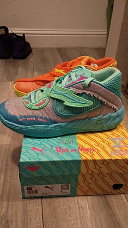 Rick and Morty pumas size 10