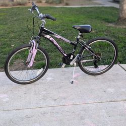Schwinn Sidewinder mountain bike 26 Inch Wheel Like Now Bike 