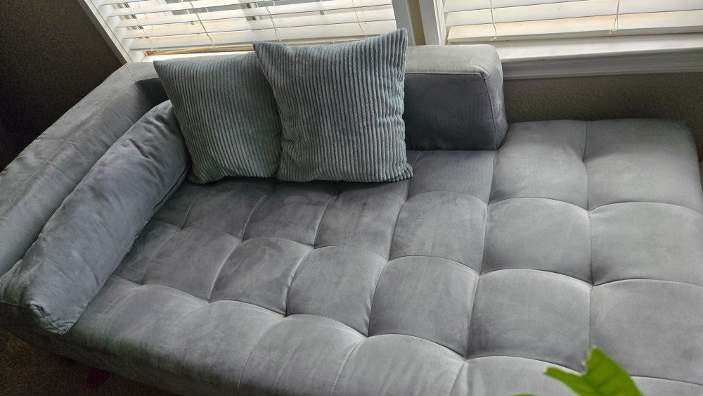 Chaise Lounge Sofa, Comfy, Great Shape!!