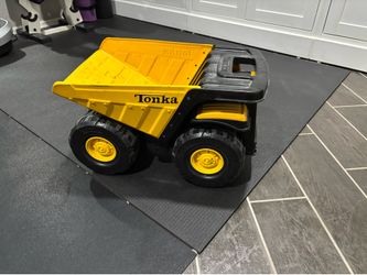 Large Heavy Duty Tonka Dump Truck