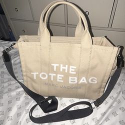 Marc Jacobs- The CANVAS TOTE BAG