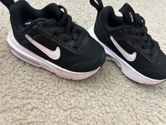 Nike Toddler Sneakers Black and White