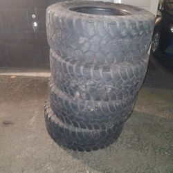 35x12.50 R18s 