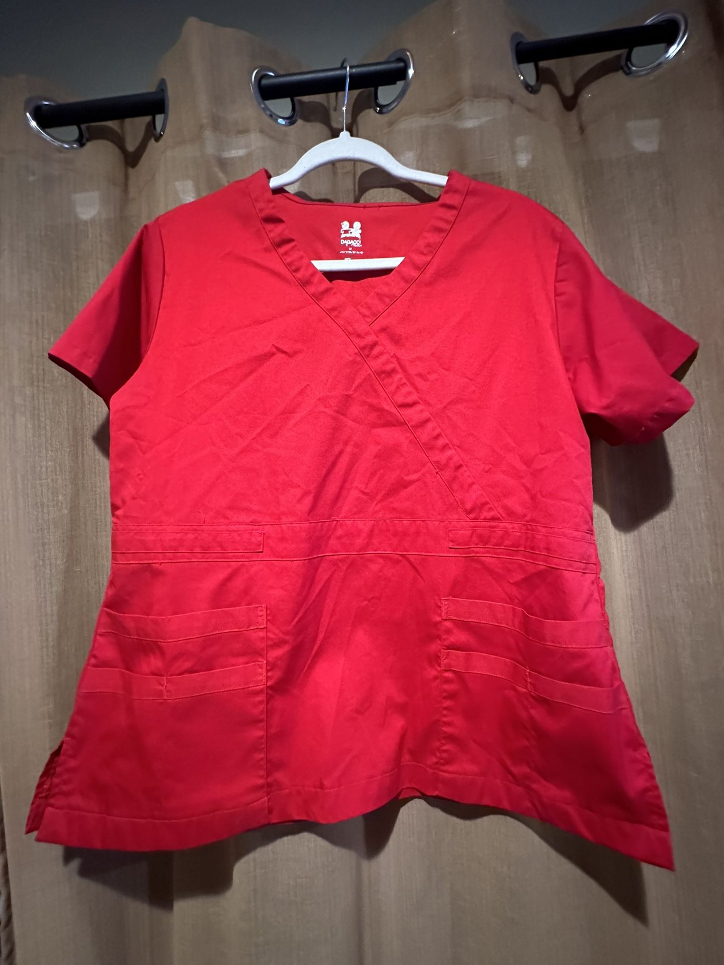 Dagacci Red Top Scrub