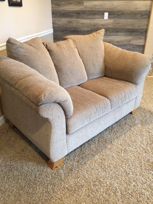 New And Used Sofas For In Seattle Wa Offerup Beige Fabric Sofa And Love Seat For In Tacoma Wa