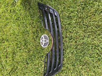2007 Camry Grille And Emblem