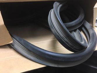 Chevy GMC Windshield rubber seal Oem GM Trucks 1977/91 GM 00471009