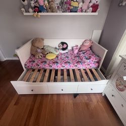 Cama twin convertible con colchon. Twin daybed w drawers.